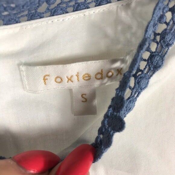 Foxiedox Anthropologie White Blue Embroidered Cold Shoulder Romper size small - Picture 4 of 5